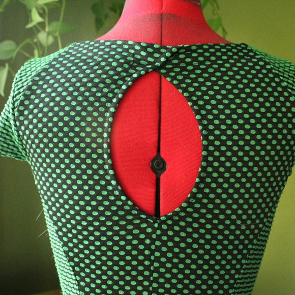 Green dress - Picture 2 of 8